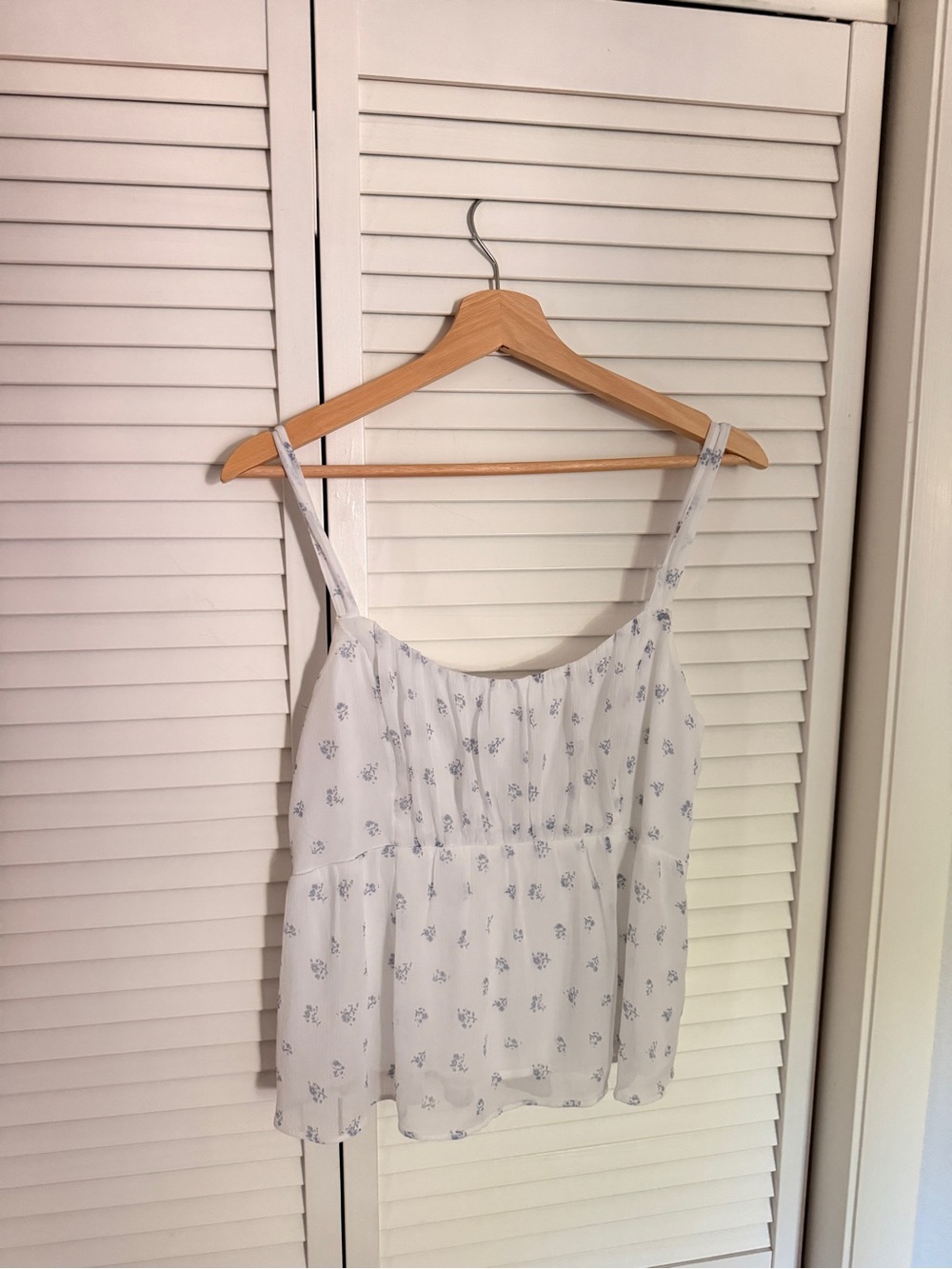 Abercrombie & Fitch White Spaghetti-Strap Floral Camisole